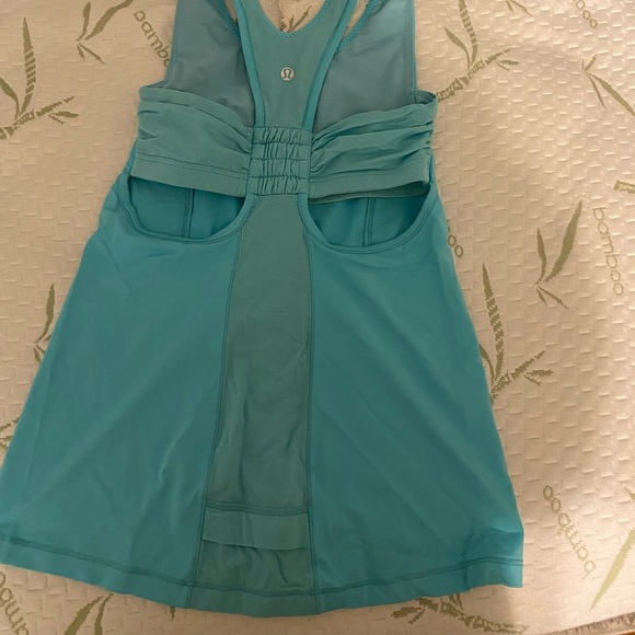 Blue lululemon tank size 4 - Picture 2 of 4